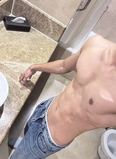Rayn Guy - Male escort in Abu Dhabi Photo 13 of 13