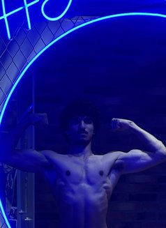 Rayn Guy - Male escort in Abu Dhabi Photo 11 of 12