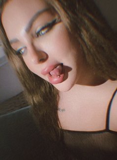 Razan 18 cm - Transsexual escort in Beirut Photo 4 of 9