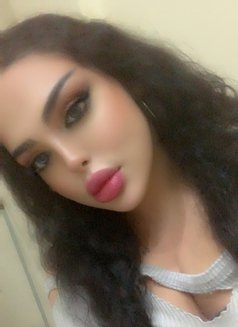 Razan 19 cm - Transsexual escort in Beirut Photo 9 of 11