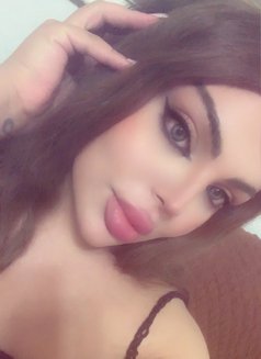 Razan 19 cm - Transsexual escort in Beirut Photo 11 of 11