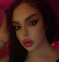 Razan 19 cm - Transsexual escort in Beirut Photo 15 of 17