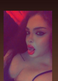 Razan 19 cm - Transsexual escort in Beirut Photo 16 of 18
