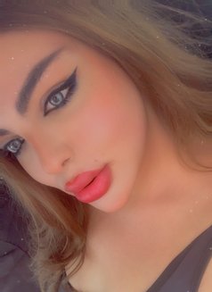Razan 19 cm - Transsexual escort in Beirut Photo 27 of 28