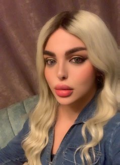 Razan 19 cm - Transsexual escort in Beirut Photo 28 of 28