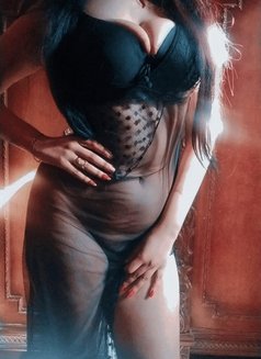 Razan - escort in Cairo Photo 2 of 6