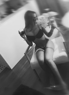 RooZ - Transsexual escort in İstanbul Photo 9 of 17