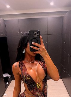 RAZAN - Transsexual escort in Amman Photo 9 of 12