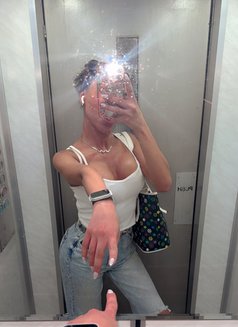 RAZAN - Transsexual escort in Amman Photo 12 of 17