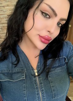 Razan - Transsexual escort in Beirut Photo 3 of 9