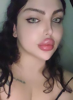 Razan - Transsexual escort in Beirut Photo 8 of 9