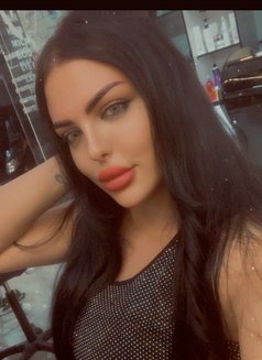 Razan - Transsexual escort in Beirut Photo 9 of 11