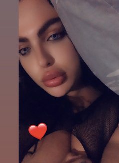 Razan - Transsexual escort in Beirut Photo 10 of 11