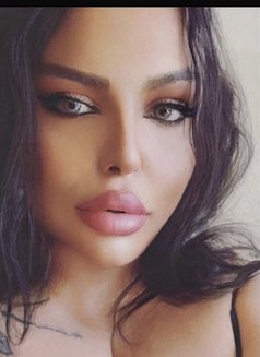 Razan queen of sex - Acompañantes transexual in Beirut Photo 13 of 17
