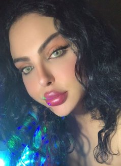 Razan queen of sex - Acompañantes transexual in Beirut Photo 14 of 17