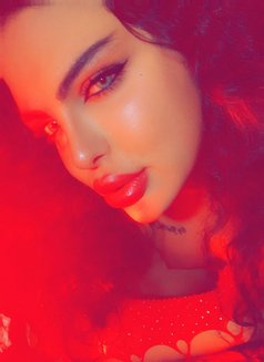 Razan queen of sex - Acompañantes transexual in Beirut Photo 15 of 17
