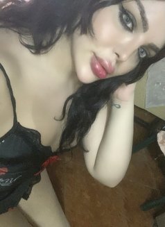 Razan milk - Transsexual escort in Beirut Photo 27 of 27