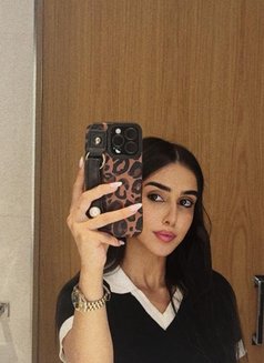 Razan - puta in Dubai Photo 1 of 10