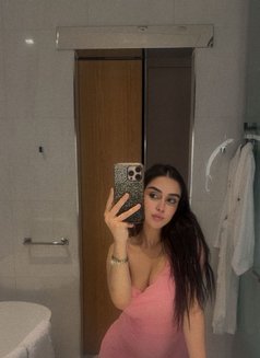 Razan - puta in Dubai Photo 4 of 10