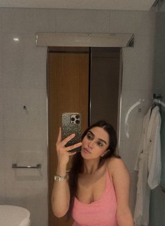 Razan - puta in Dubai Photo 5 of 10