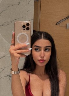 Razan - puta in Dubai Photo 8 of 10