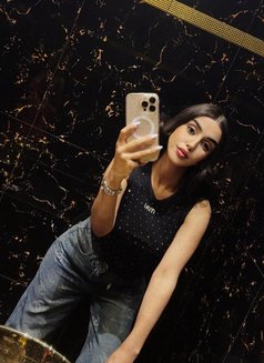 Razan - puta in Dubai Photo 10 of 10