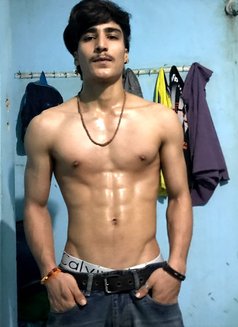 Razz - Male escort in Bangalore Photo 2 of 4