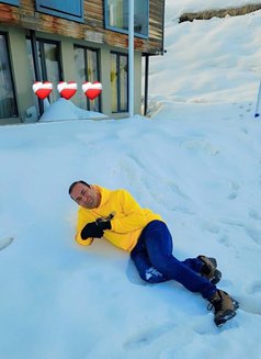 Razz - Male escort in Dubai Photo 2 of 8