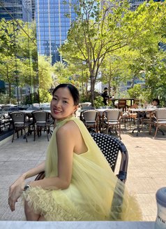 Rea - escort in Singapore Photo 6 of 6