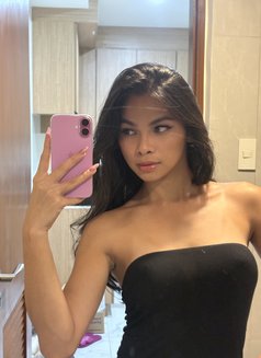 Rea - Acompañante transexual in Manila Photo 2 of 11