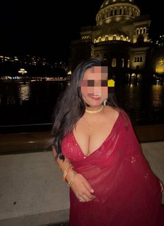 Bhabhi cam - escort in Ahmedabad Photo 1 of 3