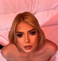 READY YOUR PLATES CAUSE IM SERVING - Transsexual escort in Tokyo