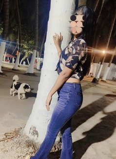 real meet and cam - escort in Mumbai Photo 1 of 6