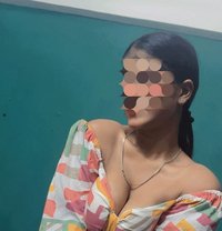 real meet and cam - escort in Mumbai Photo 5 of 6