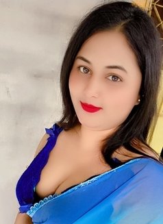 real meet and cam - escort in Mumbai Photo 5 of 11