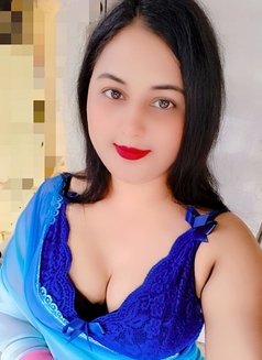 real meet and cam - escort in Mumbai Photo 9 of 11