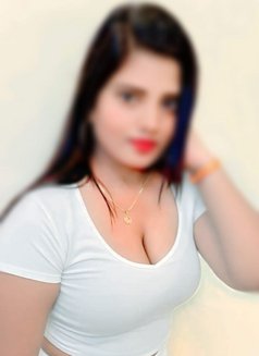 real meet and cam - escort in Mumbai Photo 3 of 17