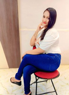 real meet and cam - escort in Mumbai Photo 4 of 5