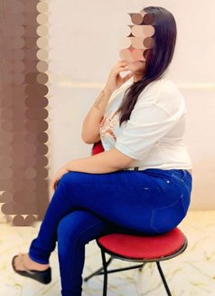 real meet and cam - puta in Mumbai Photo 1 of 5