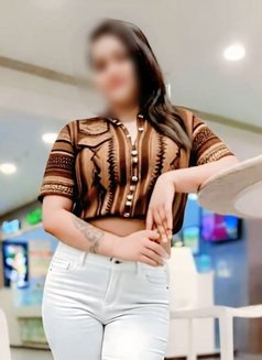 real meet and cam - puta in Mumbai Photo 1 of 5
