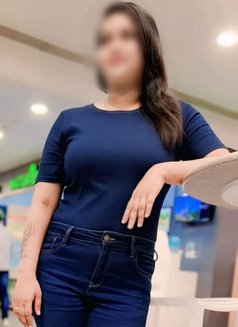 real meet and cam - puta in Mumbai Photo 3 of 5