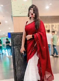 real meet and cam - escort in Mumbai Photo 1 of 5