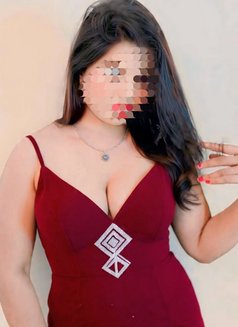 real meet and cam - escort in Mumbai Photo 3 of 5