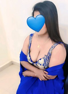 real meet and cam - escort in Mumbai Photo 4 of 15