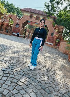 Real meet and cam show - escort in Hyderabad Photo 4 of 5