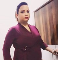 Real Meet and paid live cam session - escort in Pune