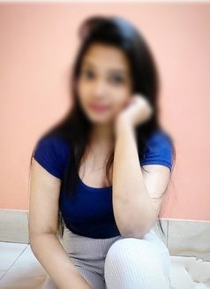 Real meet y cam session - puta in Hyderabad Photo 1 of 3