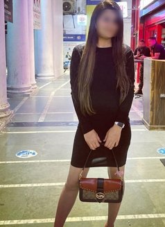 Independent Vedika GFE / Dom- Real & Cam - puta in New Delhi Photo 3 of 17