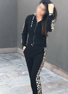 Independent Vedika GFE / Dom- Real & Cam - puta in New Delhi Photo 8 of 17