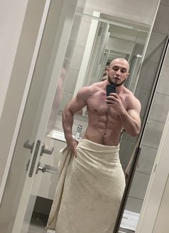 Real Top Big Dick and Hard Dick - Acompañantes masculino in Bali Photo 1 of 5